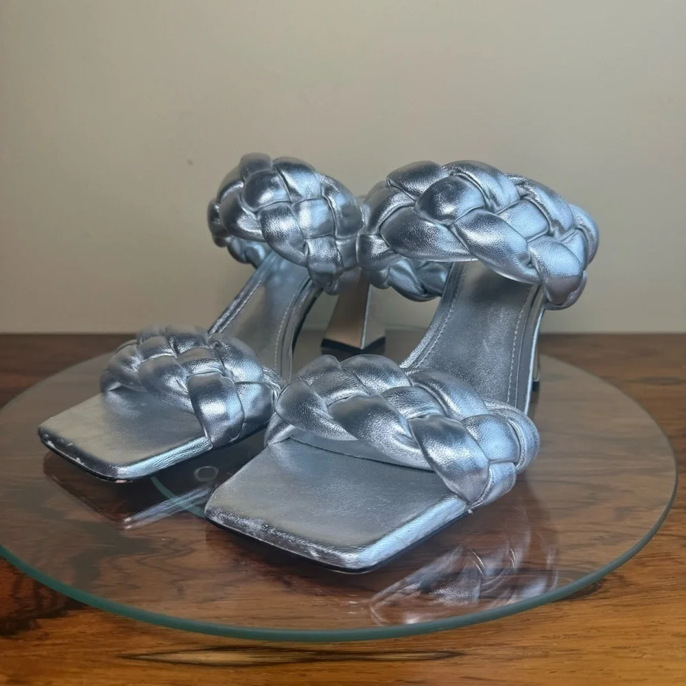 Marc Fisher LTD Hammy Sandal - silver - size 6 - Picture 2 of 16